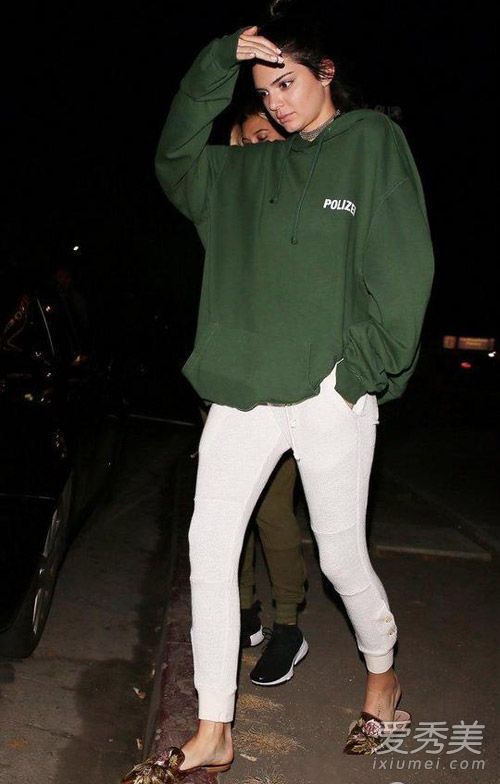 搭配法衣并不难。三种穿衣方法都被搁置了。