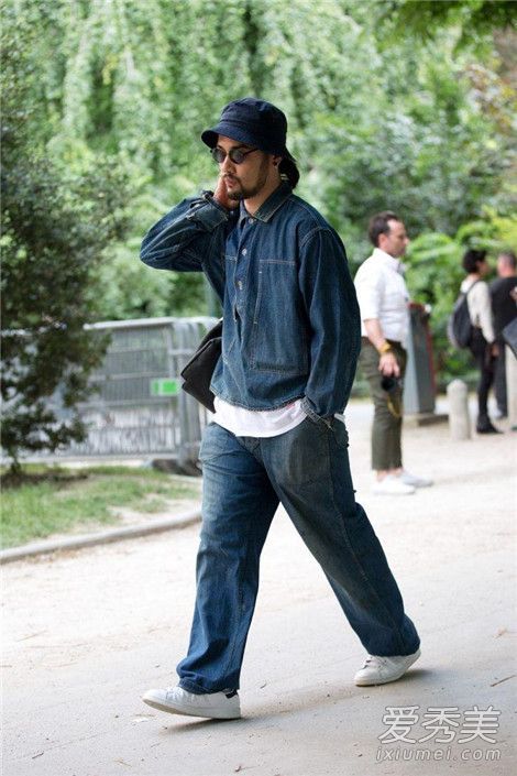 牛仔穿什么颜色好看？