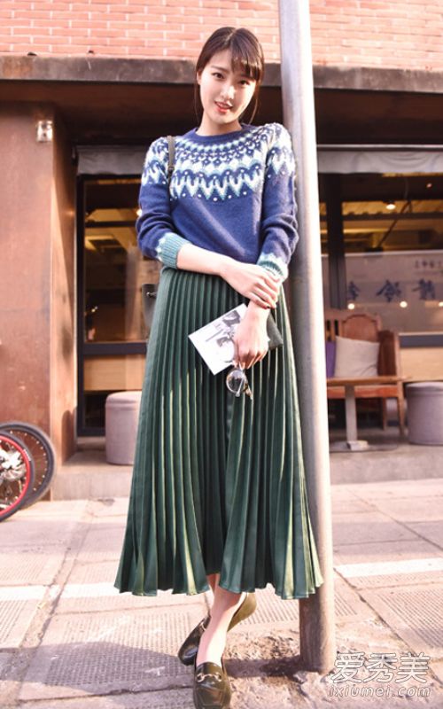一件打褶的半身连衣裙会教你成为一个文学仙女。