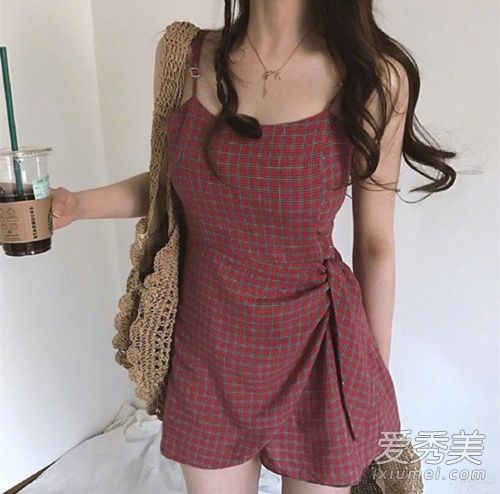 我不知道五一出去的时候穿什么。试试性感的东西