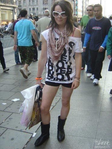 街头拍摄夏潮混合搭配英伦风格