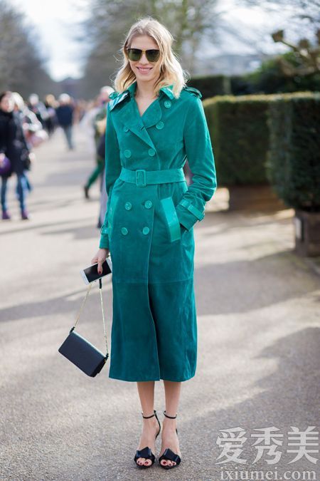 请为单薄的冬装选择腰带。