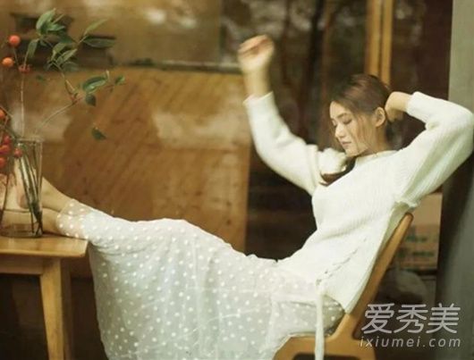 毛衣+仙女裙是春天开门的正确方式!
