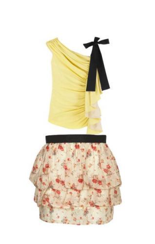 短袖+短裙是今年夏天的实用建议