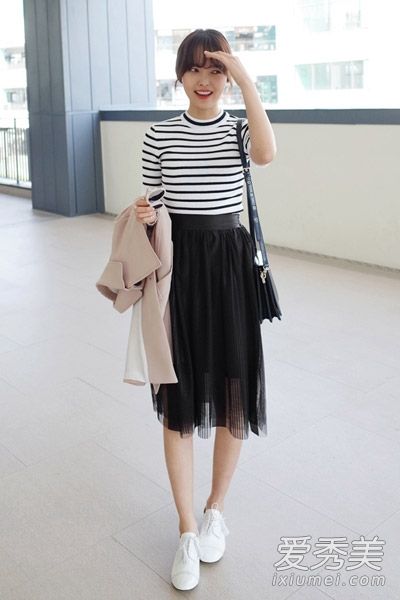 胖人穿条纹衣服以显示苗条