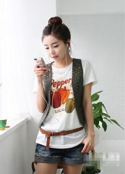 百搭背心应对多变的五一节