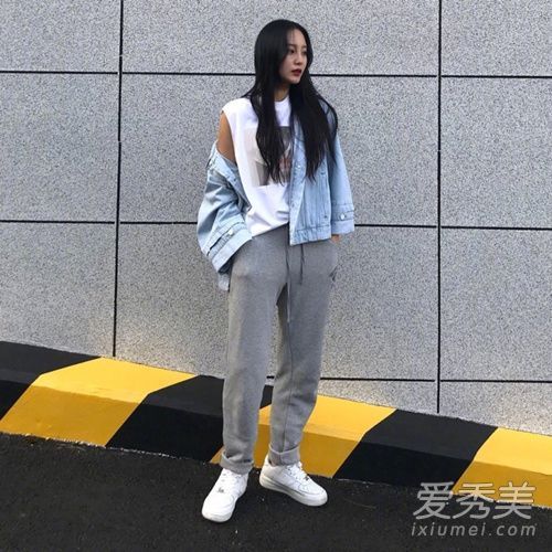 如何穿着简单又有气质,从韩国小妹的街头照片中找到答案。
