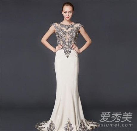 年会上你能穿什么样的衣服?这种服装让你成为焦点。