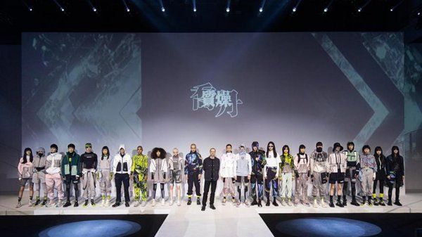 乔丹和蒂姆·科彭斯亮相中国国际时装周