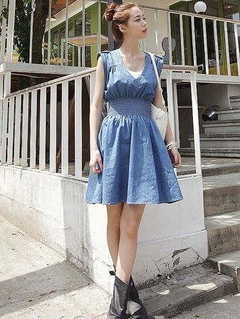 巧搭连衣裙，减少腰部视觉