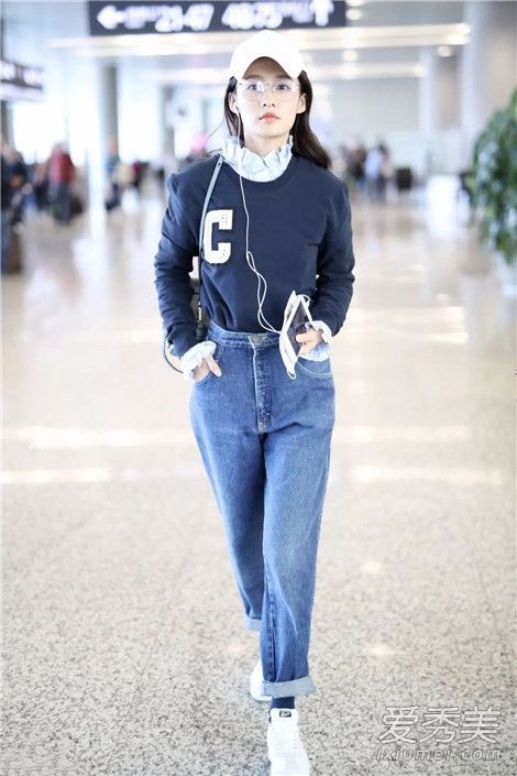 毛衣和牛仔裤结合甜蜜和休闲