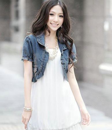 夏天，漂亮的衣服穿起来有一种轻松随意的女性味道。