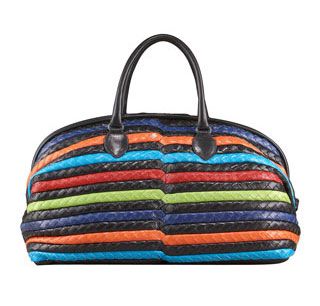 名牌手袋让你度过浪漫多彩的秋天。