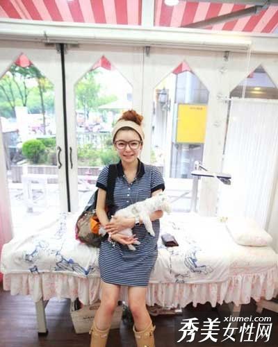 经典马球衫为仲夏运动打造阳光女孩。