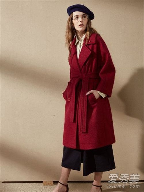 如何搭配红色外套和衣服遵循这些搭配规则。