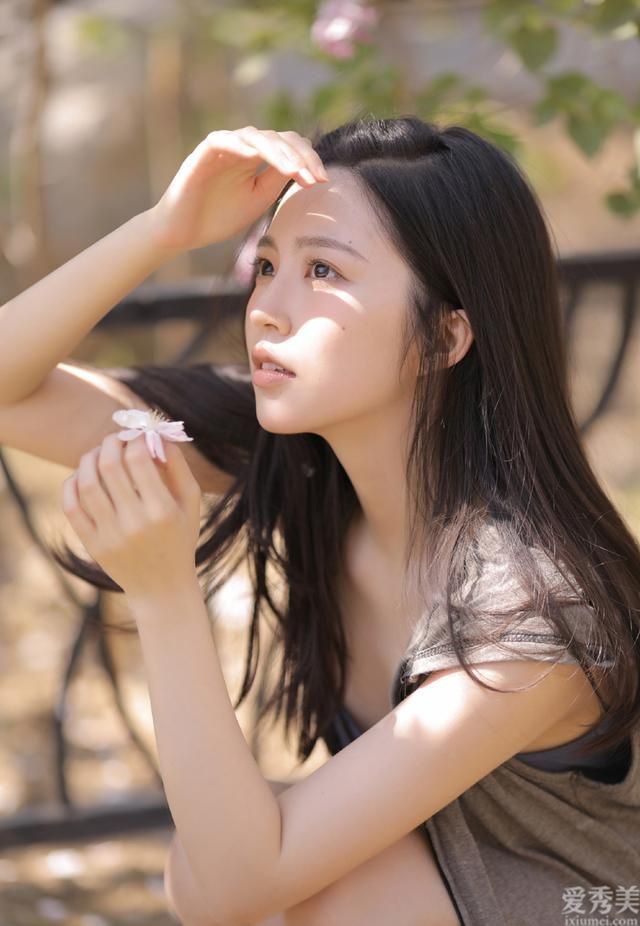 皮肤不好的女孩应该知道的十大护肤知识!灰色谷亮也可以成为冰雪女王。