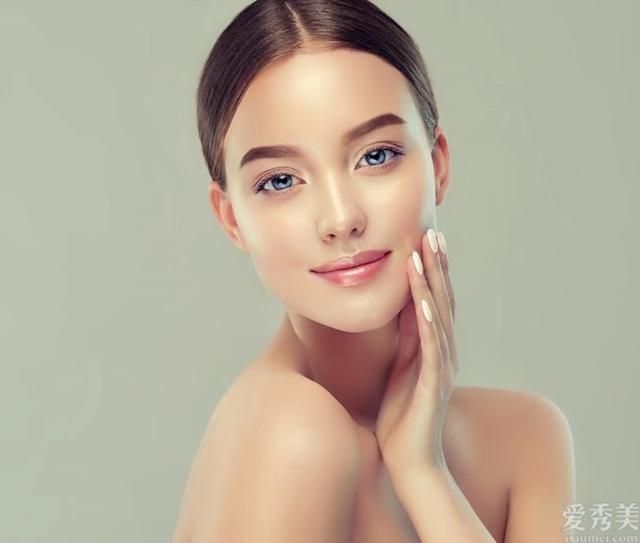 不管一个女人有多老,她都会记得戴上面具。3“不必,否则会伤到你的脸