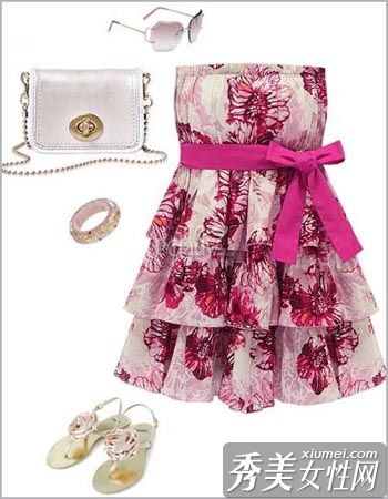 令人窒息的,辛辣的,流行的蝴蝶结礼服是无与伦比的美丽。