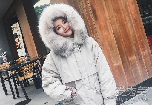 第一场雪是在2017年。下雪天穿它是最暖和的！