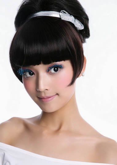制作闪亮“芭比”化妆品的五个简单步骤