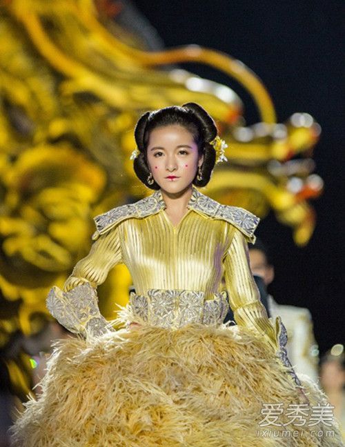 眼泪在徐娇的表演中崩溃了!“我们到了。”你如何搭配同样的中国服装发型?