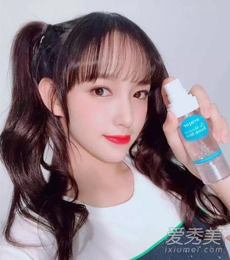 如何用红网扎双马尾辫