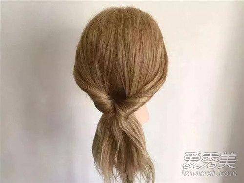 在热天如何系你的头发?如何在炎热的夏天让你的头发凉爽?