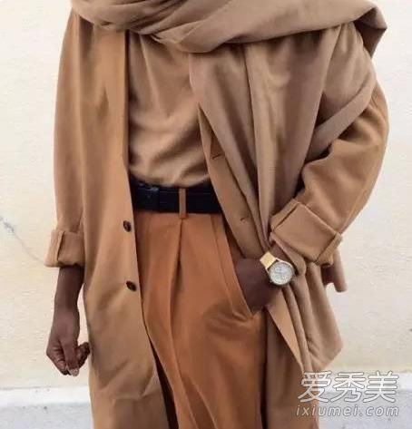 骆驼配黑色和勃艮第色好看吗？