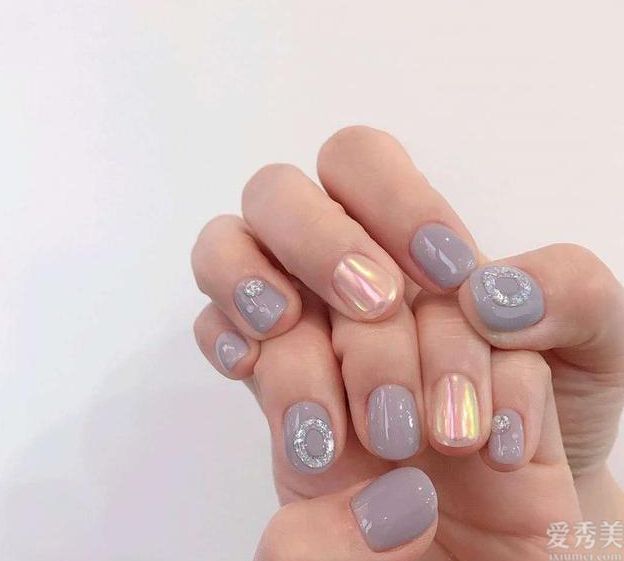 今年夏天最受欢迎的“夏季美甲”即将到来。