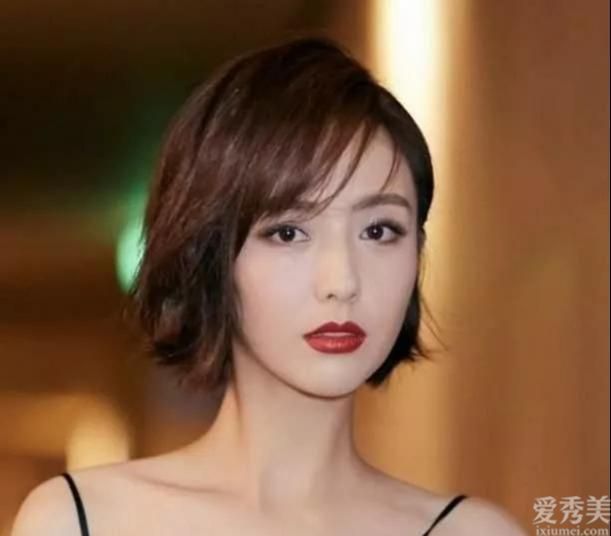 女孩们脸上有这五个特征,所以剪掉你的长发!否则,它们又丑又过时。