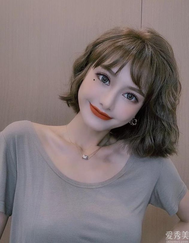 微微卷曲的发型在春天很柔软~在清淡的烹饪中有一点可爱的气息。
