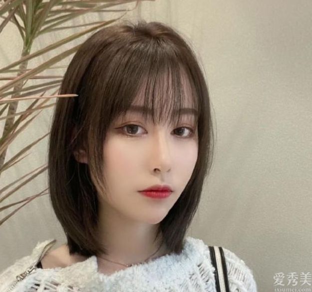 夏季发型应该这样染色。4时尚的风格和颜色会让你看起来年轻漂亮。