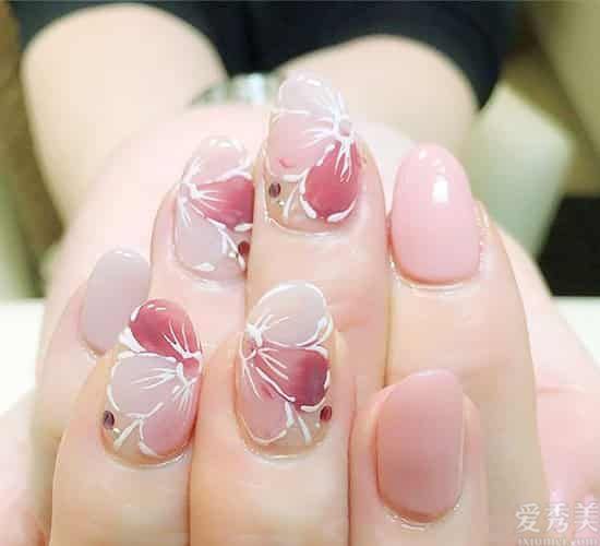 美甲照片2020风格花朵美甲照片2020花朵
