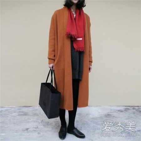 焦糖外套配什么颜色的围巾