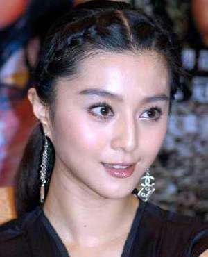 女明星颈部揭示年龄和护肤省略