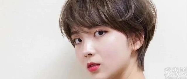 今年最受欢迎的“纹理短烫发”16款