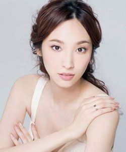 矿泉水可以消除皱纹和黑眼圈