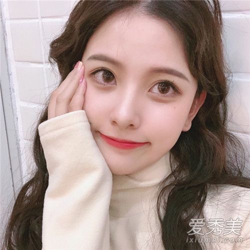女孩经常掉头发的原因是什么?为什么女人容易掉头发?