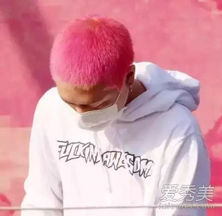 一个白皮肤的男孩染什么颜色?染短发的男孩看起来什么颜色好