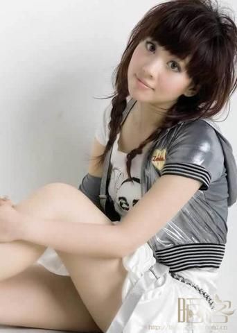粉嫩清纯迷人的女孩妆