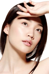 如何阻止女性的第一皱纹