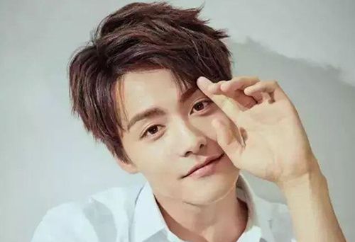 初秋男孩们在做什么发型?这些是最适合学生聚会的!