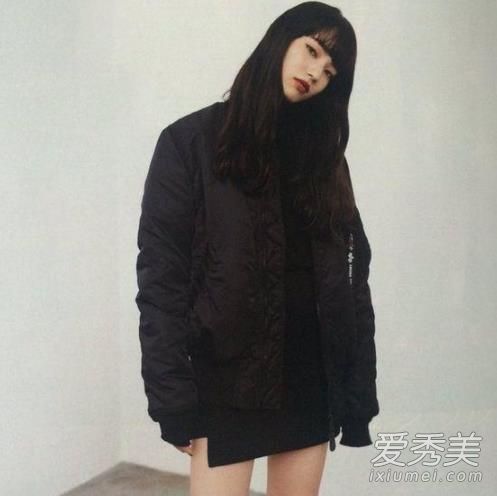 毛毛外套。2017年秋冬,宽腿裤是樱花女郎最喜欢的4件商品