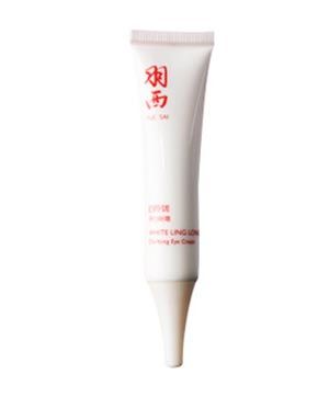 新娘在婚前越早保持视力越好。