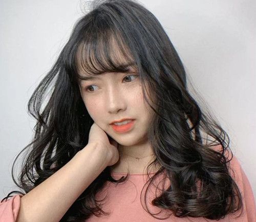 当我的头发又软又油时,我应该用什么洗发水?