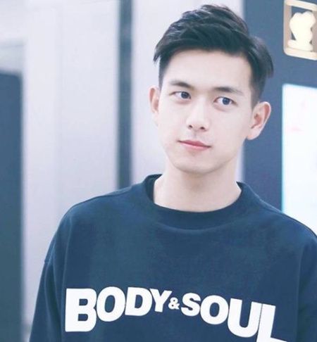 2019年秋天流行什么发型?现在哪个发型对男大学生来说更帅?