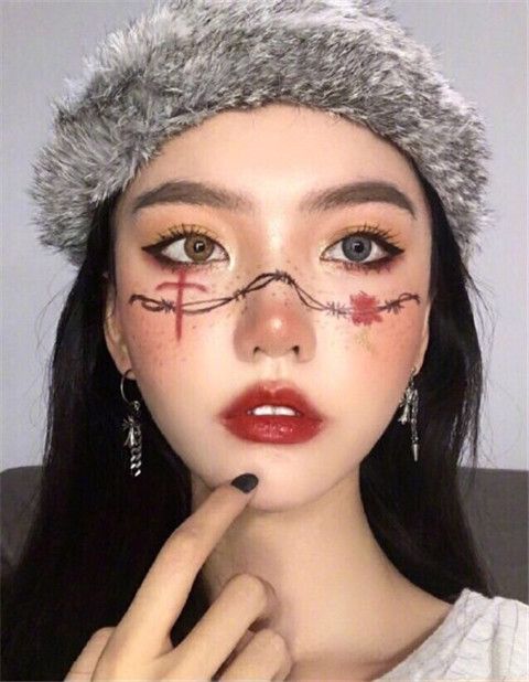万圣节化妆会非常受欢迎,你会被教导如何成为“最美丽的女鬼”
