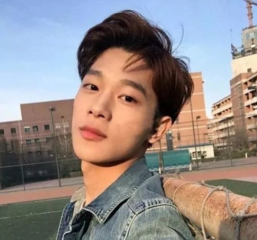 什么发型适合2019年男孩的短发?