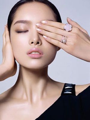 甜蜜的约会!裸妆也一样美丽。