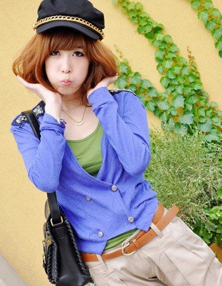 开衫+裤腿略显酷